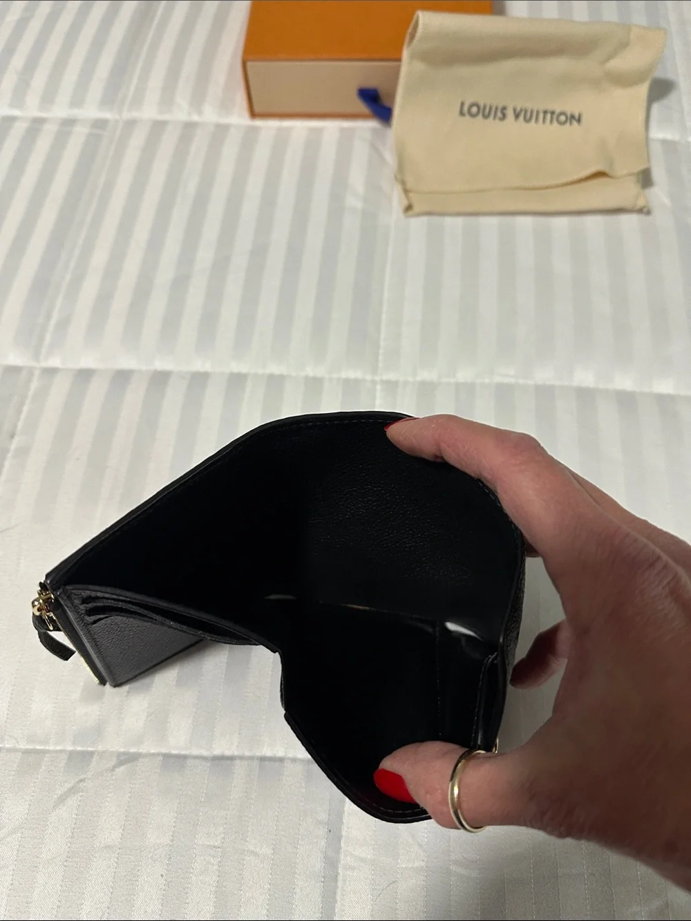 Louis Vuitton Victorine Black Monogram Empreinte Small envelope-style Wallet - Picture 8 of 11